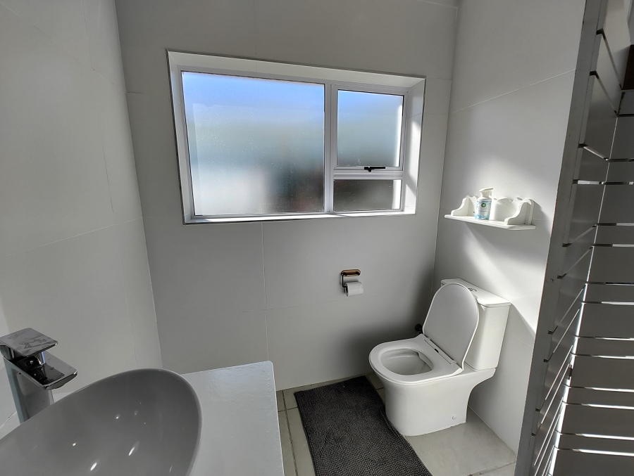 To Let 3 Bedroom Property for Rent in Stilbaai Wes Western Cape